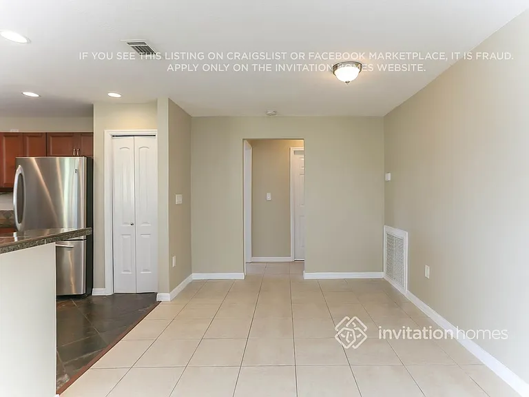 8410 NW 24th Pl — Photo 4
