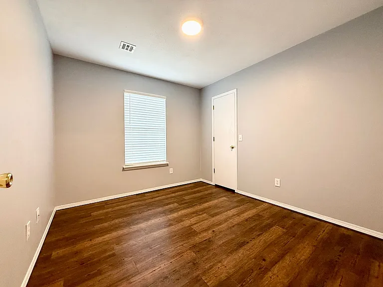 3102 NE 12th St — Photo 7