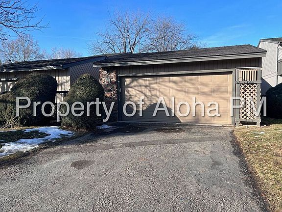 2nd image of 885 N Camelot Dr