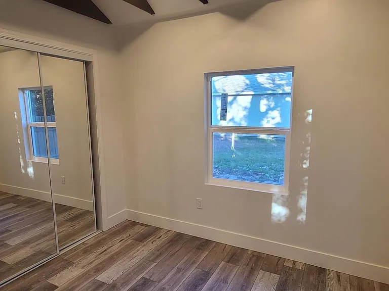 1402 Clara Ln — Photo 14