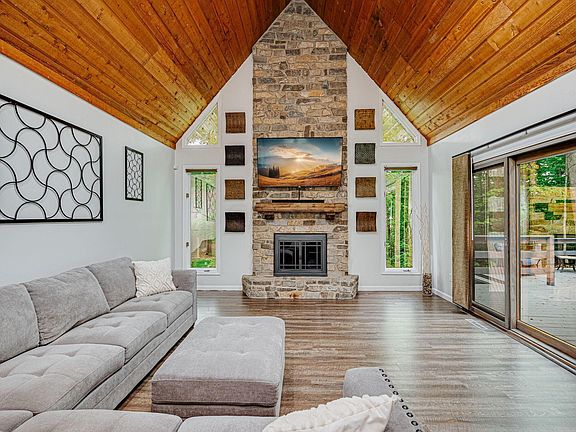 3rd image of 9785 Monteray Dr