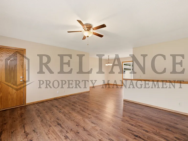 516 N Lakeside Dr — Photo 16