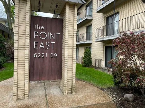 6221 N Niagara Ave APT 401, Chicago, IL 60631