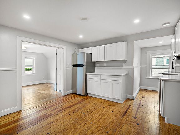 4th image of 149 Mountain Ave #3