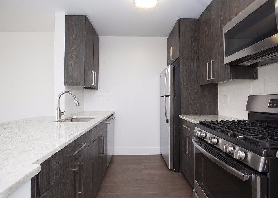 1st image of 70 Battery Pl APT 921