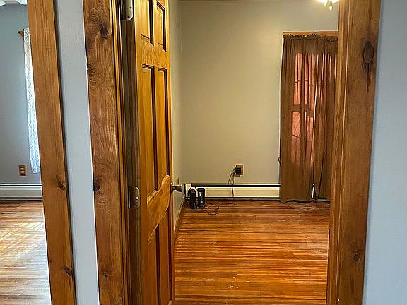 5th image of 138 Main St