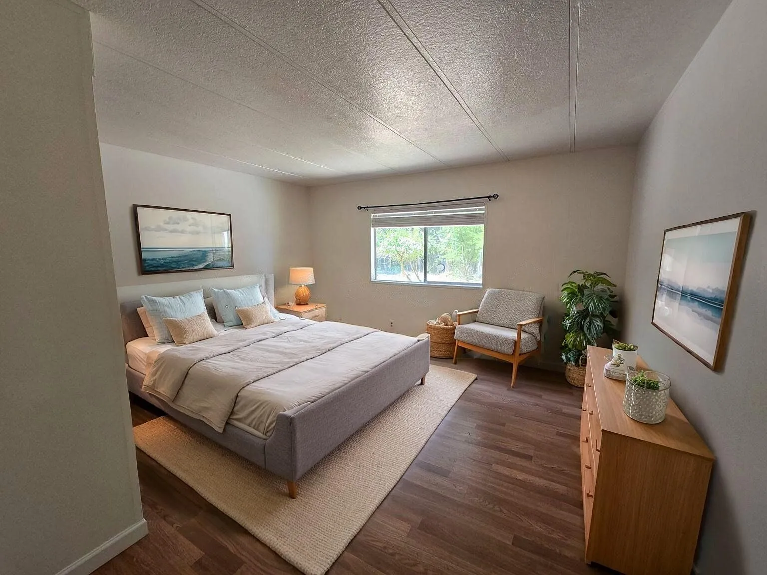 3 bed, 2.0 bath, 1296 sqft, $1,650 — Photo 3