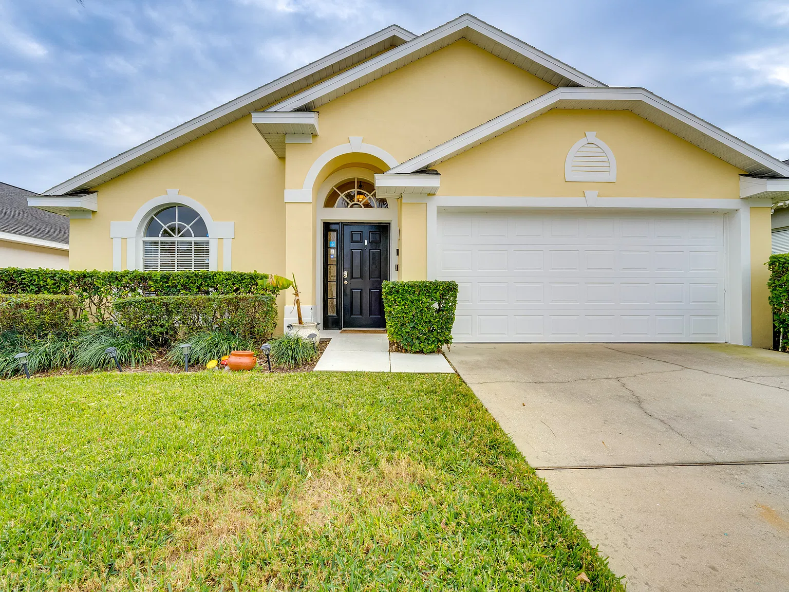 16636 Rolling Green Dr — Photo 1