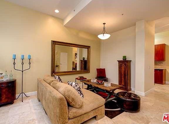 2nd image of 4332 Whitsett Ave Unit 3