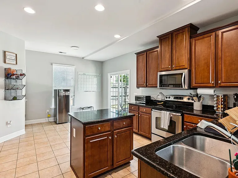 221 Berwick Dr — Photo 6