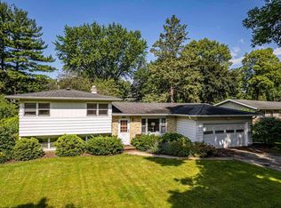 2206 Tawhee Dr, Madison, WI 53711