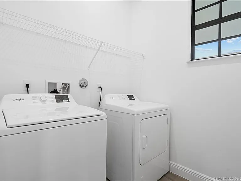 870 SW Newfield Ave — Photo 25