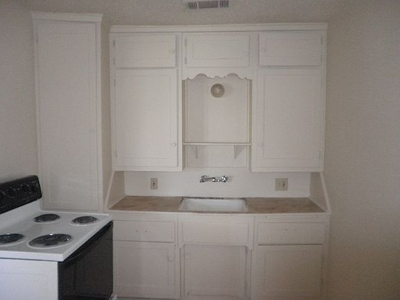 5th image of 606 W Green Ave