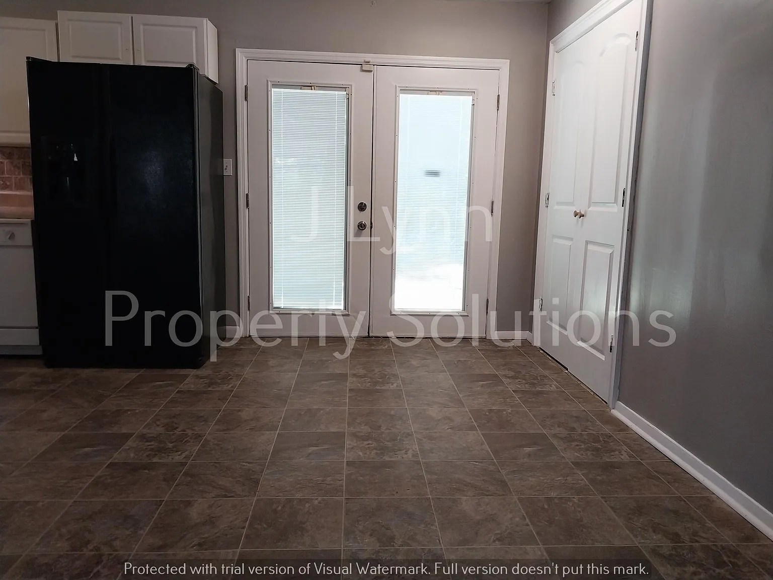3 bed, 1090 sqft, $1,400 — Photo 3