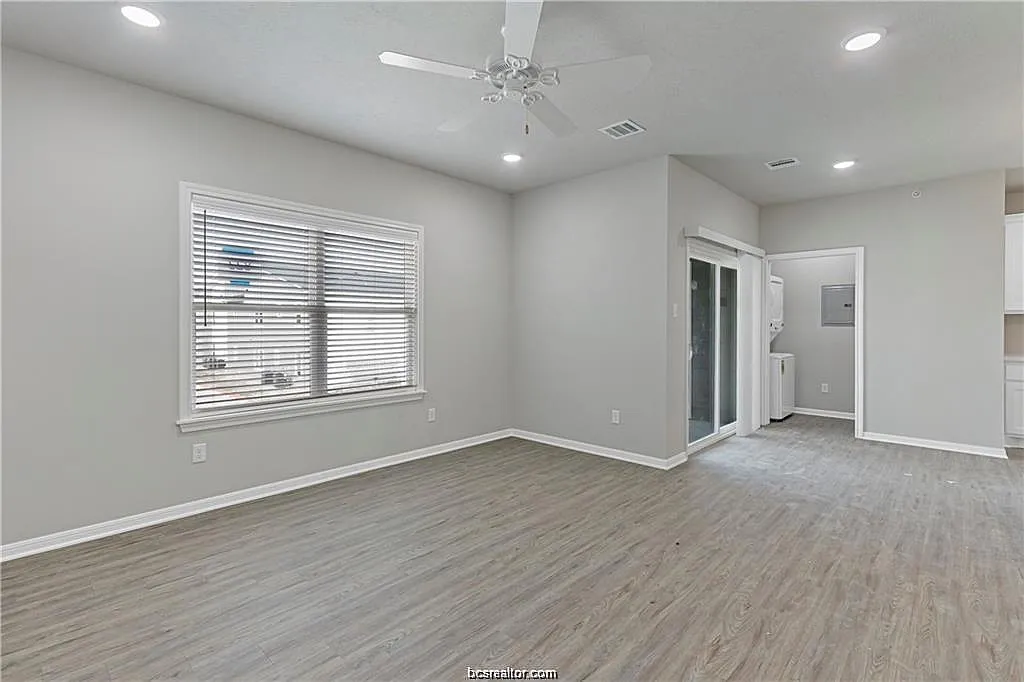 Building Photo - 1326 Prairie Dr #1211