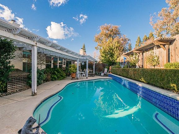 3rd image of 8393 Pelligrini Ct