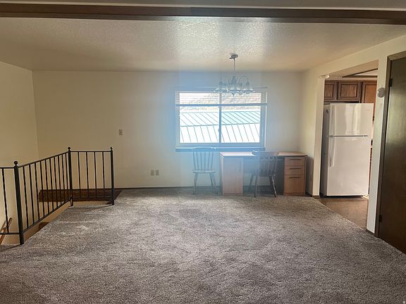 4th image of 819 Castle Gate Cir