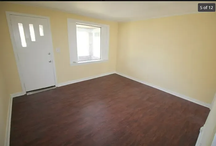 402 Chestnut Ct — Photo 3