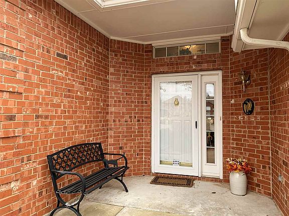 4th image of 6606 NW Creekside Ct