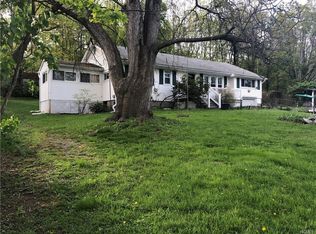 11 Country Ln, Bloomingburg, NY 12721