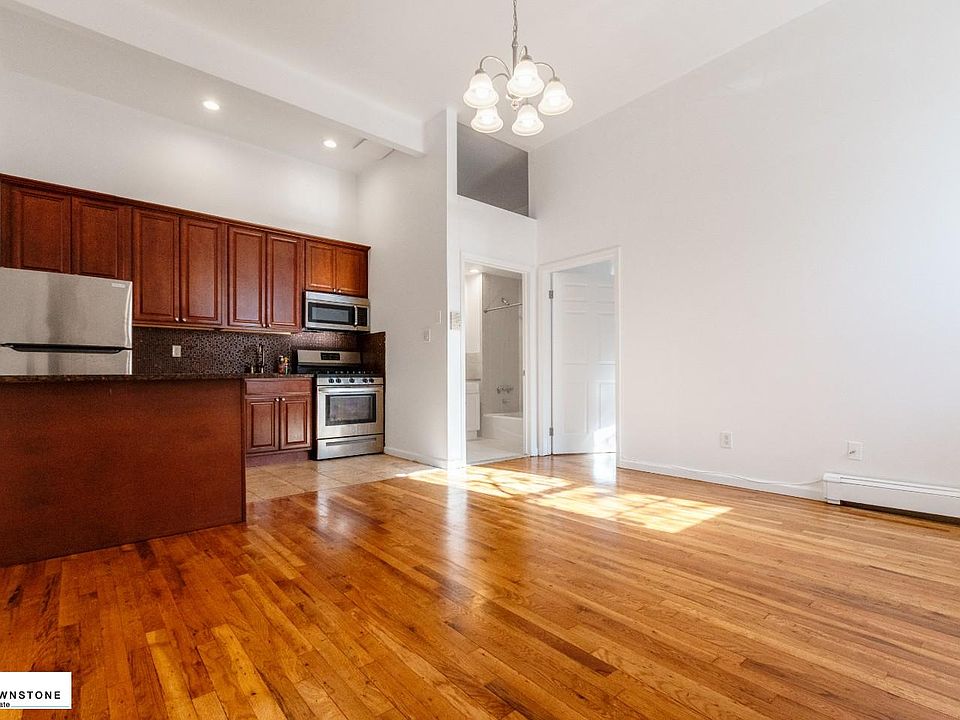 1st image of 117 Carroll St #1