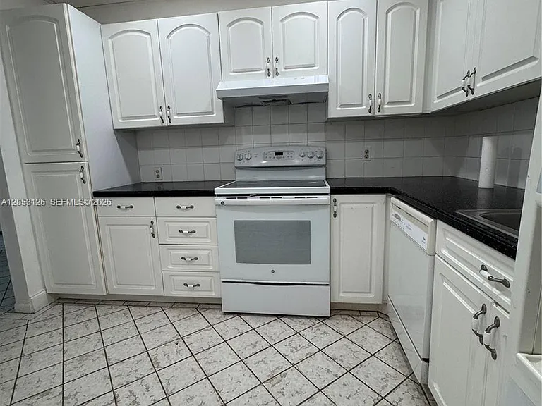 2801 NE 183rd St #405W — Photo 17