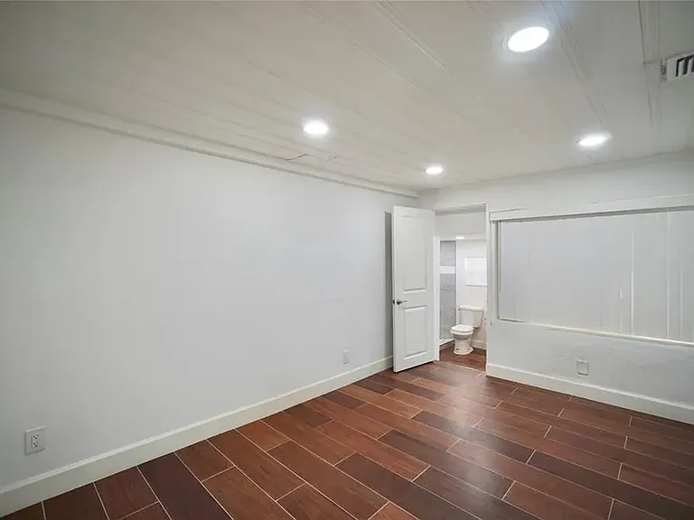 2205 A E Isaacs Ave W — Photo 11