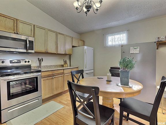5th image of 827 15th Avenue