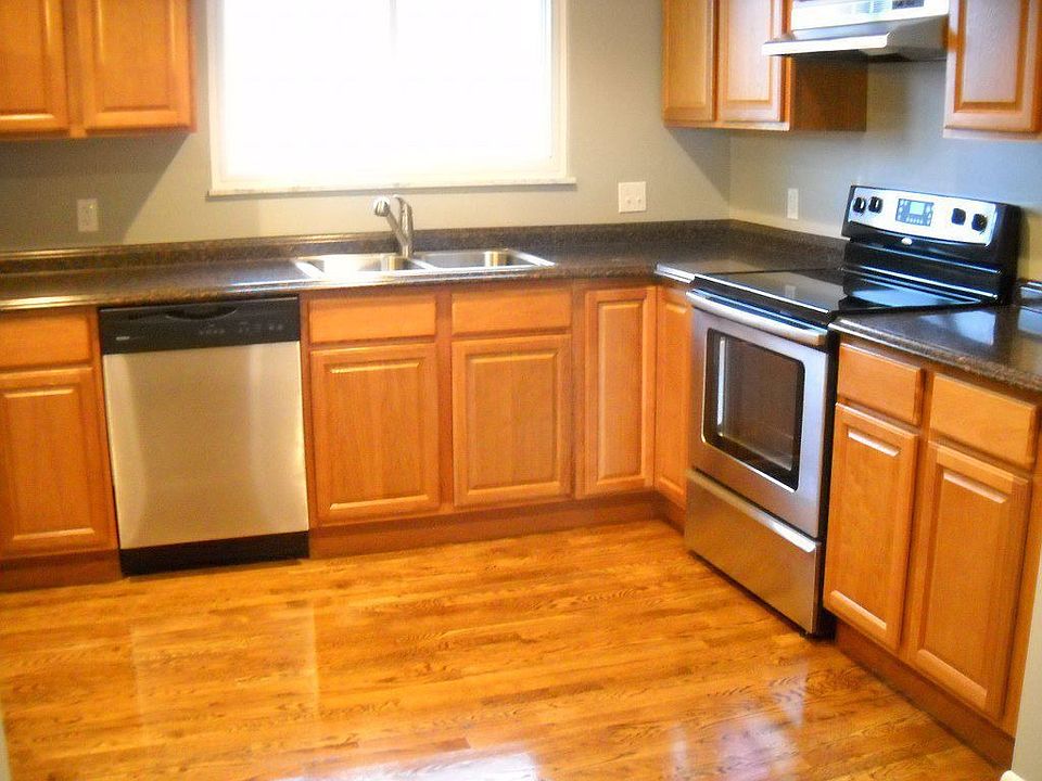 Kitchen w/new SS appliances