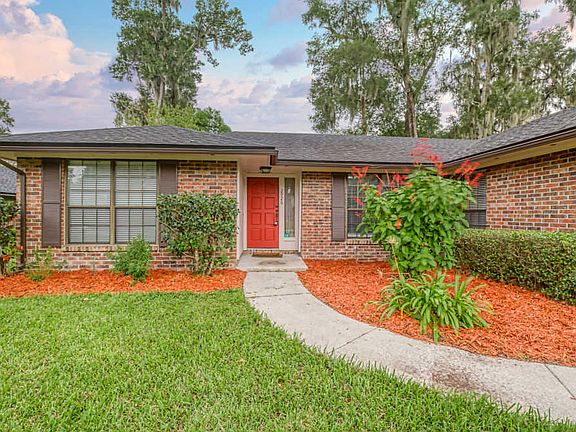 3rd image of 2926 Forest Oaks Dr