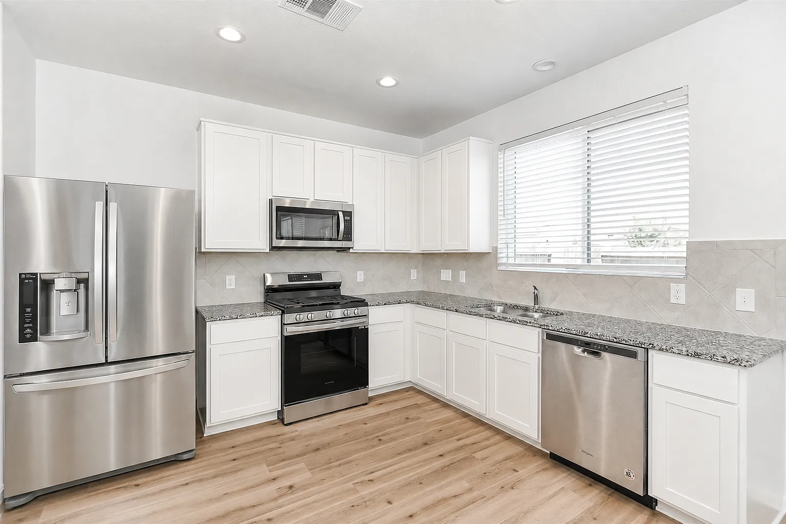 3 bed, 1608 sqft, $2,300 — Photo 4