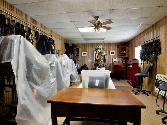 Barn office/tack room