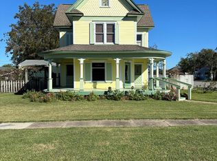 100 Welch Ave, Palacios, TX 77465