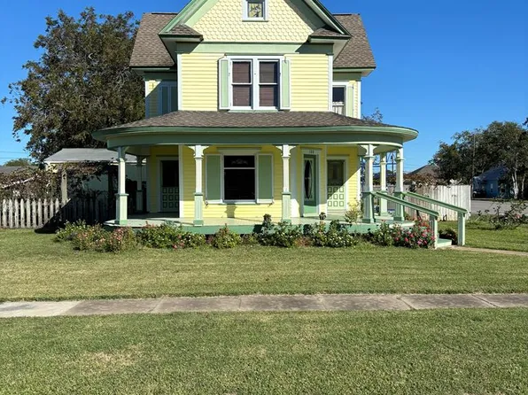 100 Welch Ave, Palacios, TX 77465