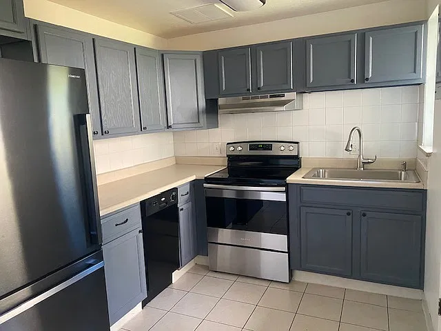 2 bed, 1047 sqft, $2,300 — Photo 3