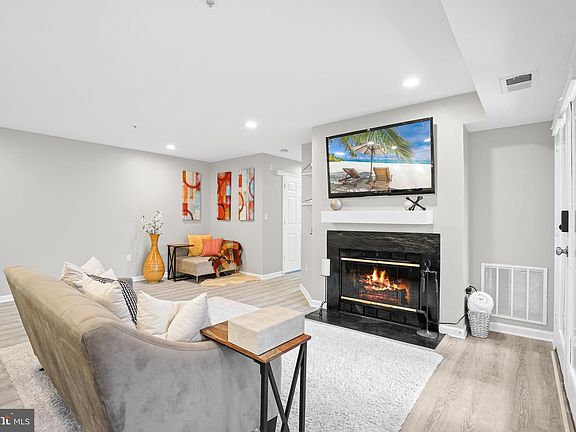 4th image of 9816 Lake Pointe Ct APT 103