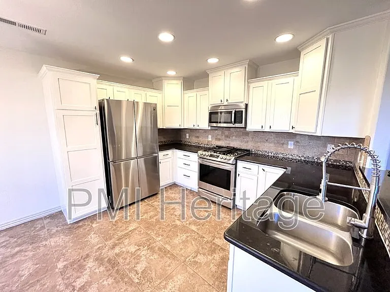 206 Peyton St — Photo 8