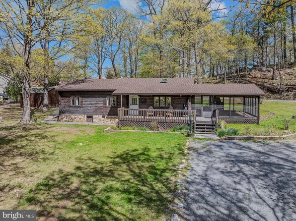 56 Sir Johns Run Rd, Berkeley Springs, WV 25411
