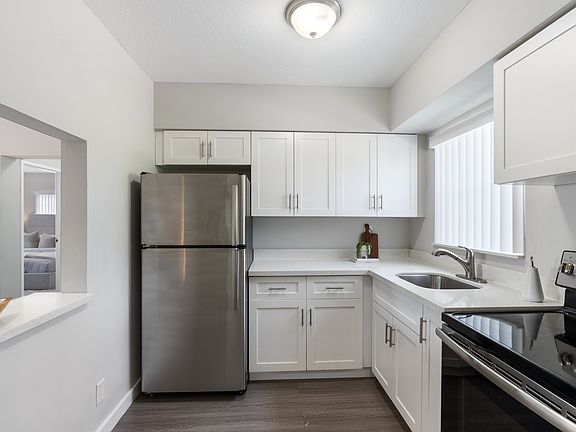 4th image of 550 NE 20th St APT 4