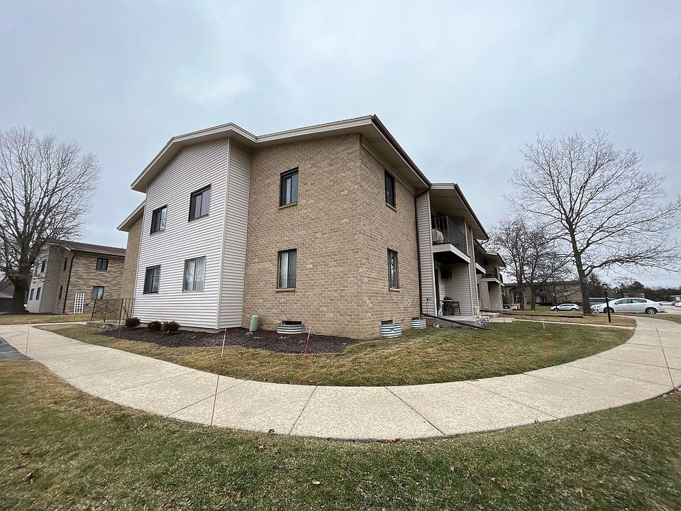 1477 S Carriage Ln, New Berlin, WI 53151 Zillow