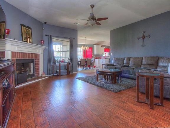 5th image of 21268 E 40th St