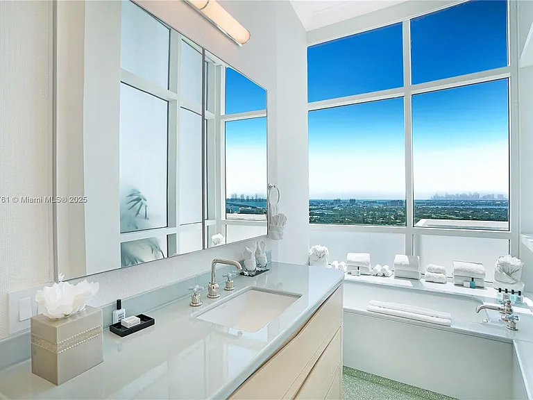 4401 Collins Ave #PH SOUTH — Photo 68