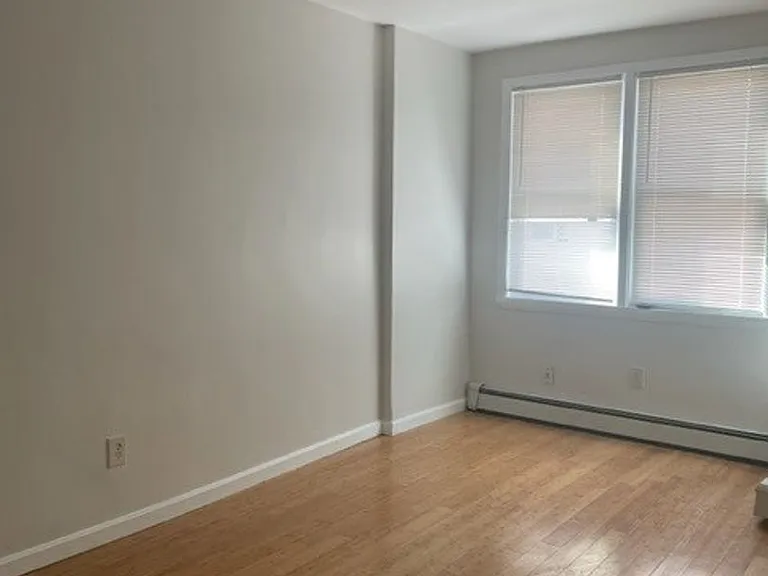 86 Sutton St — Photo 7