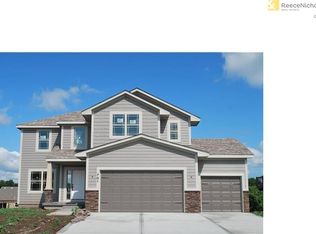 1244 SW Nagona Ln, Lees Summit, MO 64082