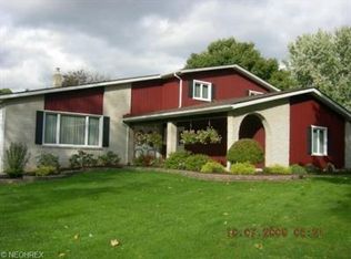 61 Forestwood Dr, Northfield, OH 44067