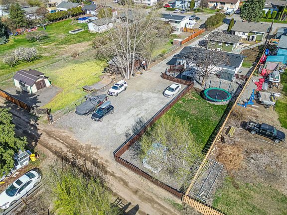 3rd image of 857 Mayne Rd