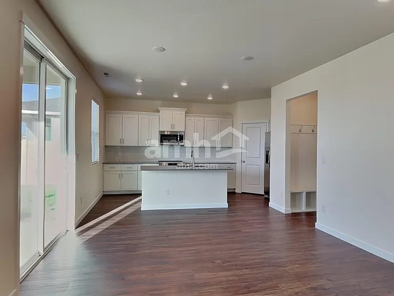 1519 N Barkvine Ave — Photo 5