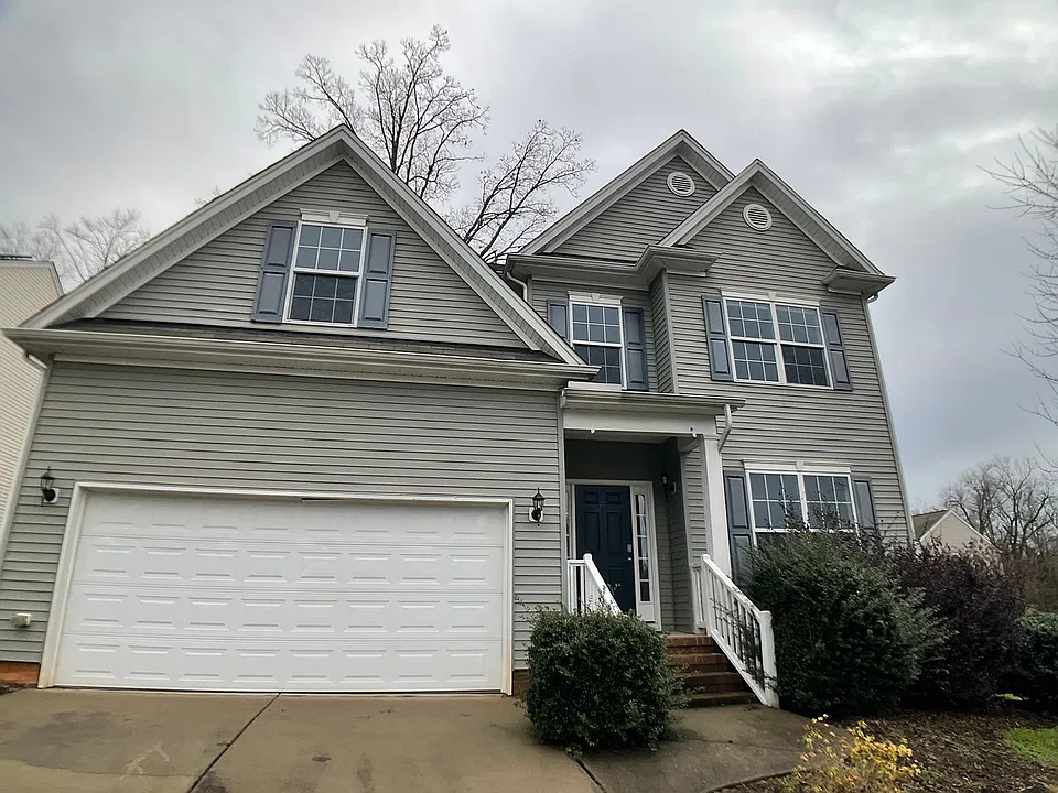 300 Large Oak Ln