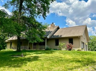 365 Leaf Dr, Flora, IL 62839
