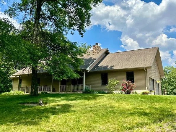 365 Leaf Dr, Flora, IL 62839